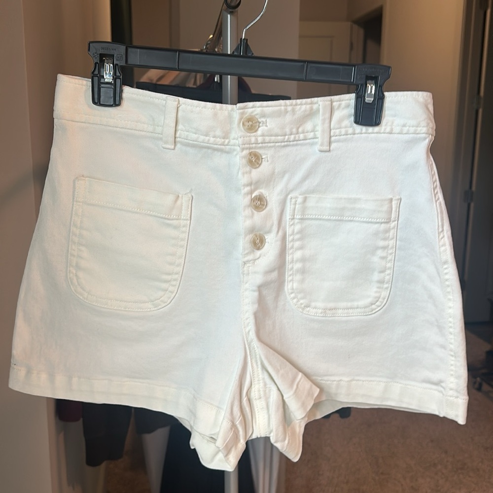 GAP Shorts - Picture 2 of 7